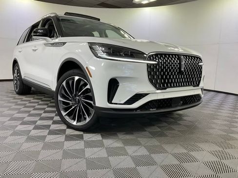Used 2026 Lincoln Aviator Reserve AWD/4WD image 42