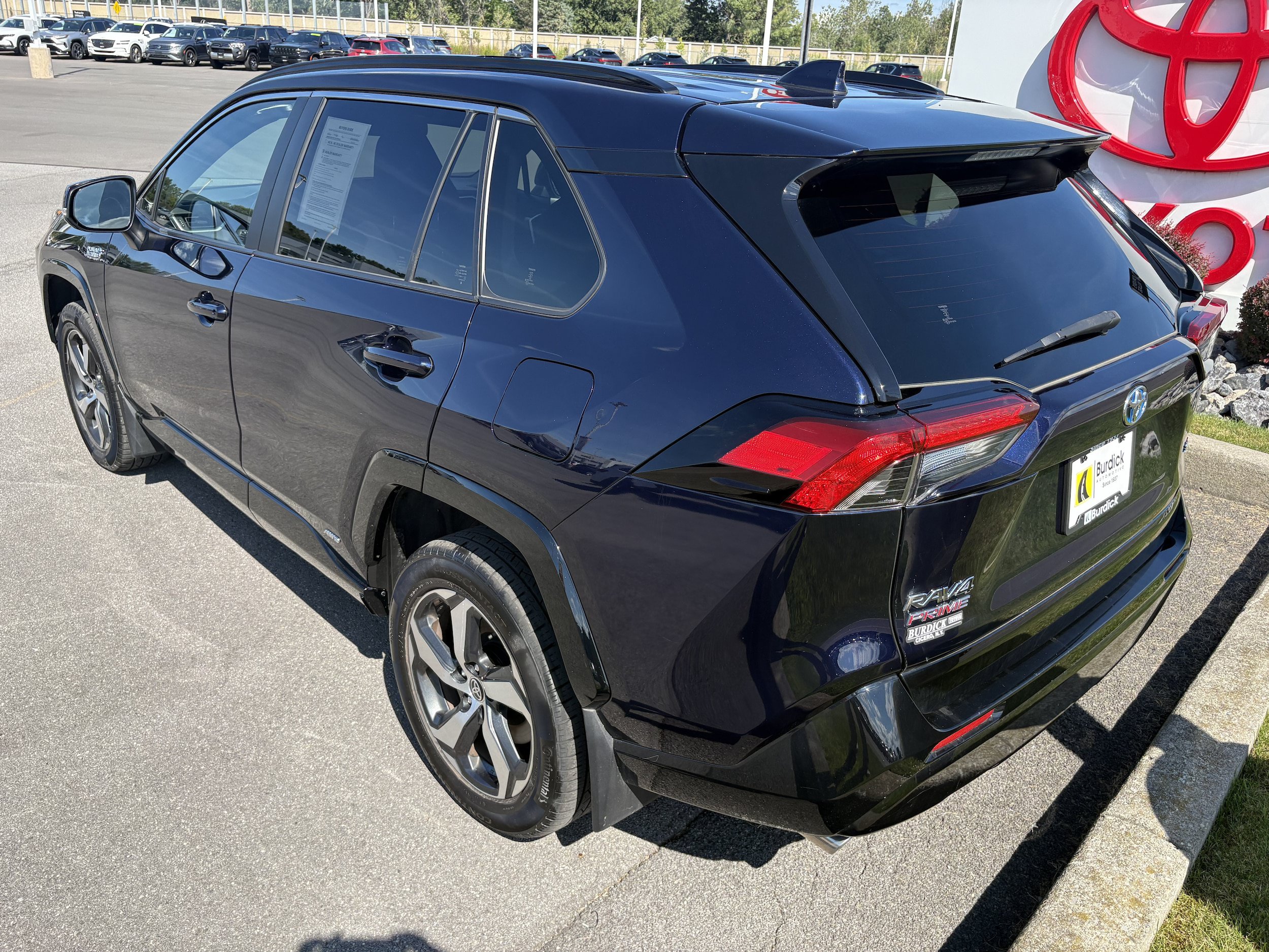 Used 2021 Toyota RAV4 SE w/ Weather & Moonroof Package AWD/4WD image 5