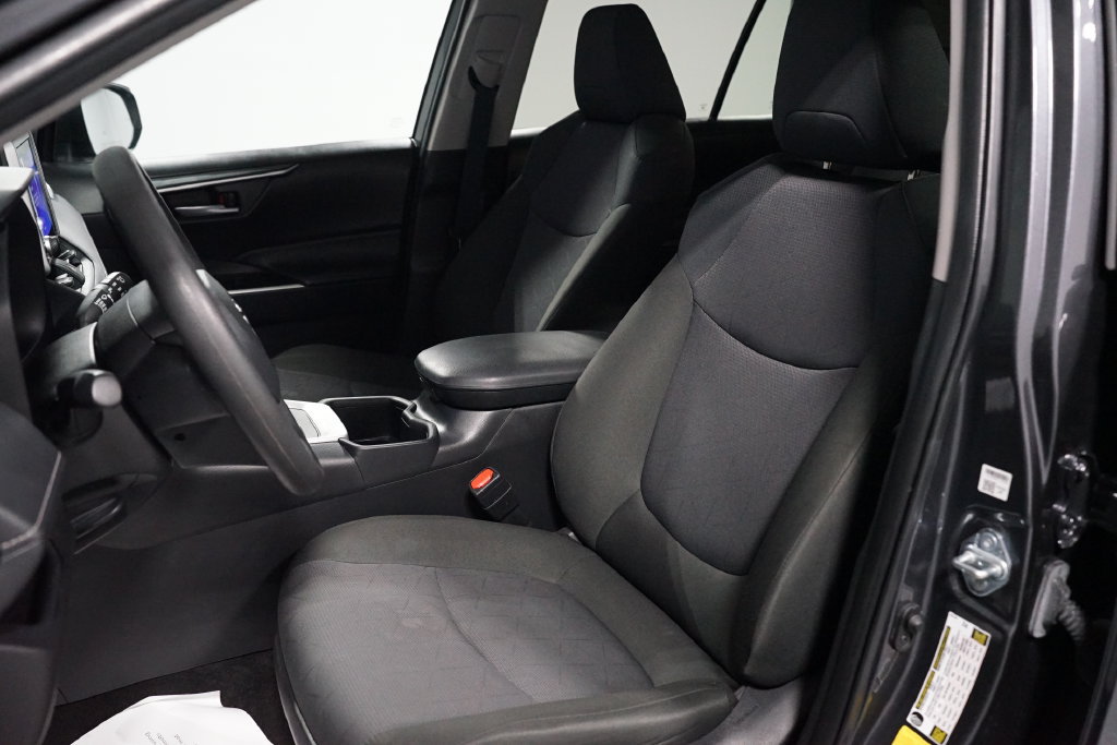 Certified 2025 Toyota RAV4 XLE FWD image 27