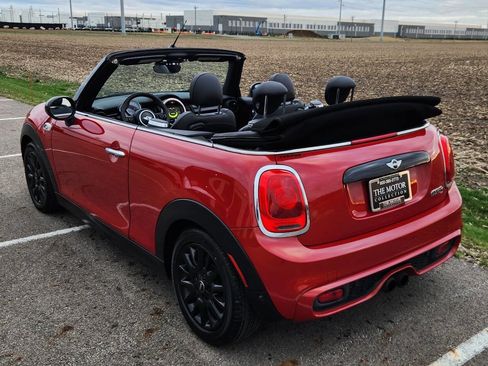 Used 2017 MINI Cooper S image 2