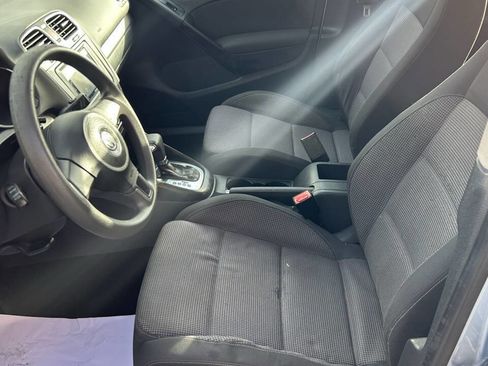 Used 2010 Volkswagen Golf 4-Door image 14