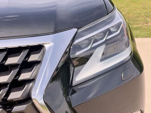 Used 2022 Lexus GX 460 Luxury w/ Off Road Package AWD/4WD image 24