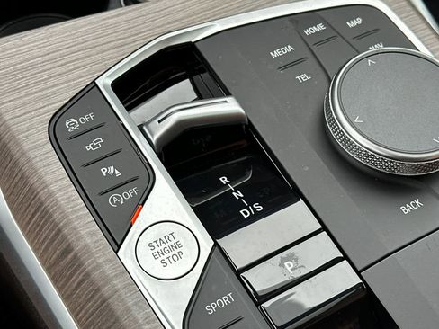 Used 2025 BMW 330i Sedan w/ Premium Package image 23