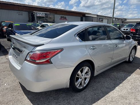 Used 2015 Nissan Altima 2.5 SL w/ Technology Package FWD image 4