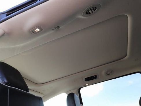 Used 2024 Chrysler Pacifica Limited image 21