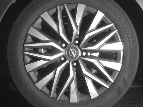 Used 2025 Nissan Altima 2.5 SV FWD image 12