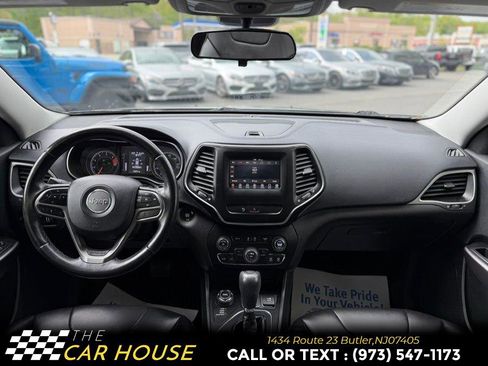 Used 2019 Jeep Cherokee Latitude Plus w/ Cold Weather Group AWD/4WD image 20