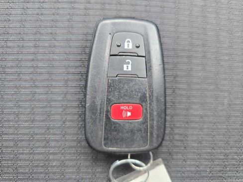 Used 2018 Toyota C-HR XLE FWD image 21