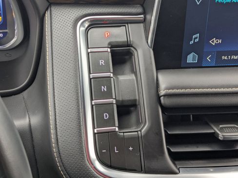 Used 2023 Chevrolet Suburban Premier image 24