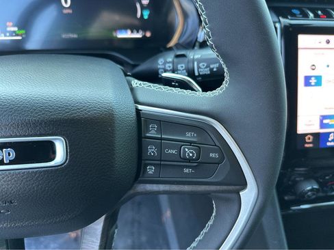 Used 2022 Jeep Grand Cherokee Limited 4xe image 23