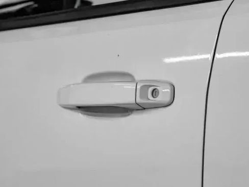 Used 2022 Chevrolet Colorado LT w/ LT Convenience Package image 47