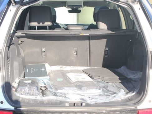 Used 2025 Land Rover Discovery Sport S image 12