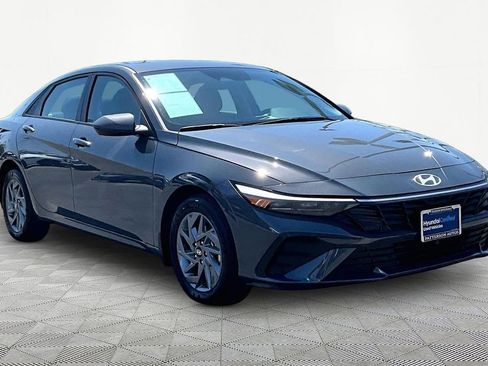 Certified 2025 Hyundai Elantra Hybrid FWD image 5