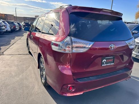 Used 2018 Toyota Sienna SE Premium image 6