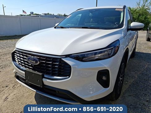 Used 2023 Ford Escape SE w/ PHEV Premium Package FWD image 1