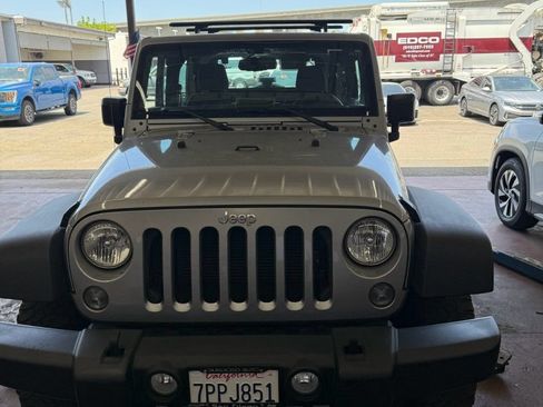 Used 2016 Jeep Wrangler Rubicon w/ Power Convenience Group AWD/4WD image 6
