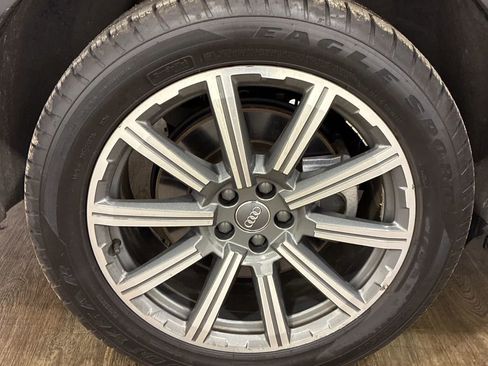 Used 2018 Audi Q7 3.0T Premium Plus w/ Premium Plus Package image 11