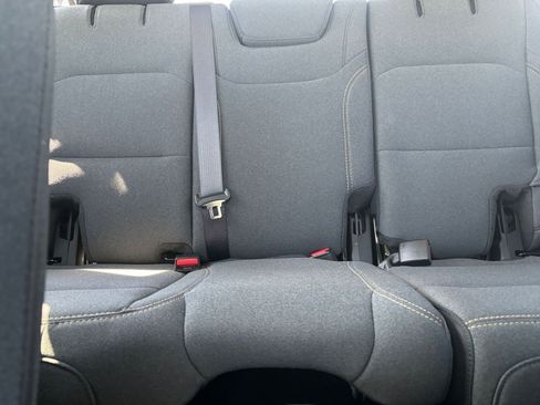 Used 2025 Jeep Wrangler Sahara image 37