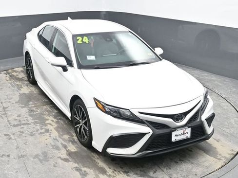 Used 2024 Toyota Camry SE image 17