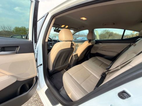 Used 2017 Hyundai Elantra Limited image 17