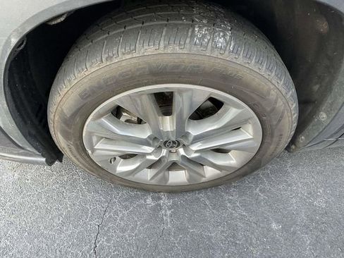 Used 2021 Toyota Highlander Limited FWD image 5