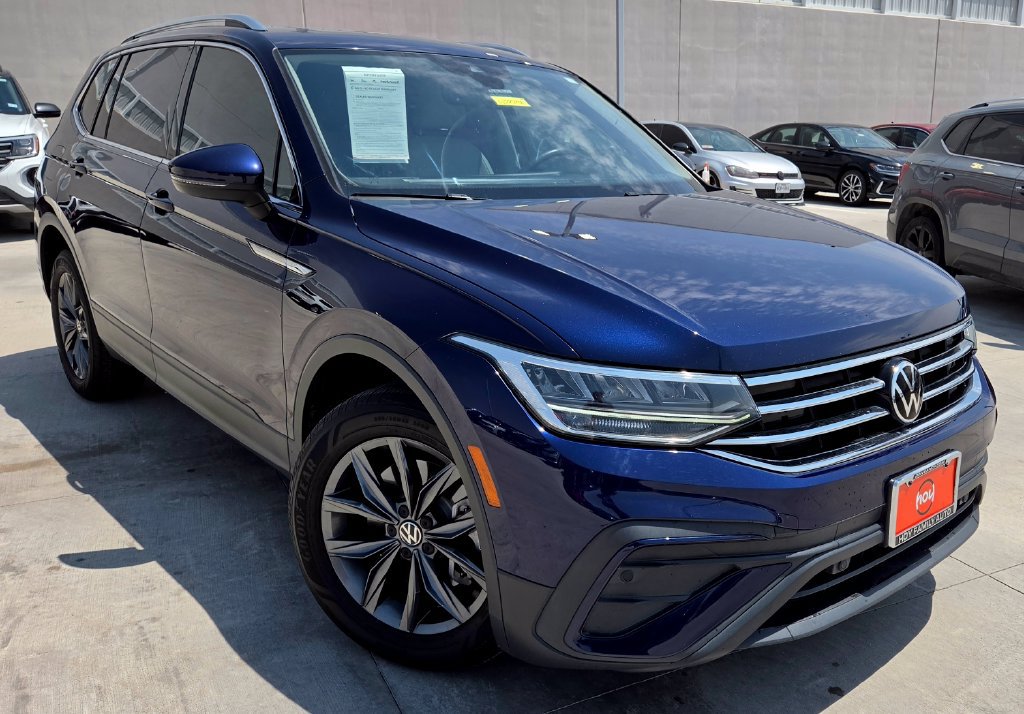 Used 2023 Volkswagen Tiguan SE FWD image 1