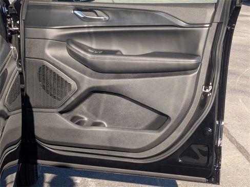 New 2025 Jeep Grand Cherokee L Altitude image 36