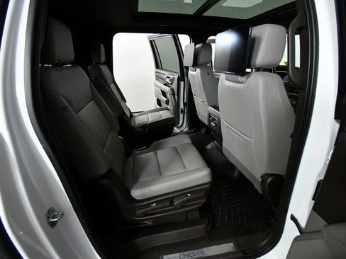 Used 2022 Chevrolet Suburban Z71 w/ Off-Road Capability Package image 25