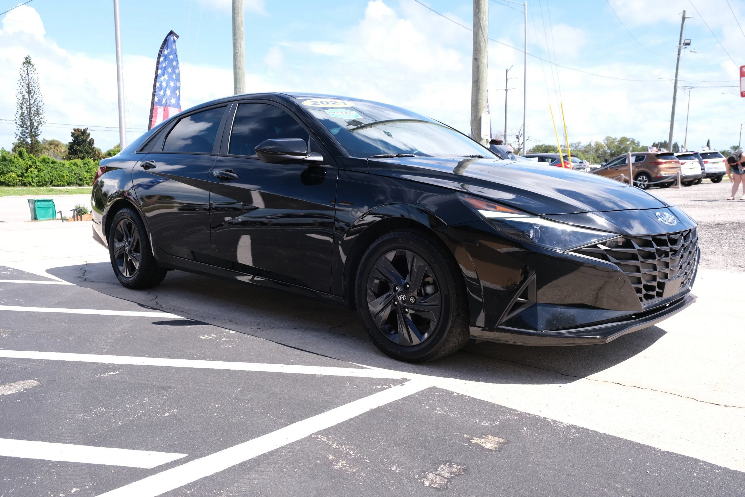 Used 2021 Hyundai Elantra SEL w/ Convenience Package FWD image 3