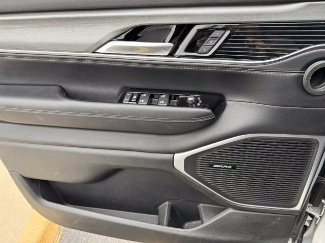 Used 2022 Jeep Wagoneer Series III AWD/4WD image 12