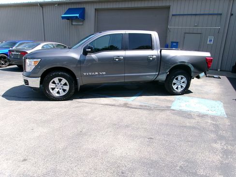 Used 2019 Nissan Titan SV AWD/4WD image 5