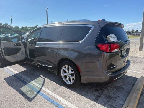 Used 2020 Chrysler Pacifica Limited FWD image 1