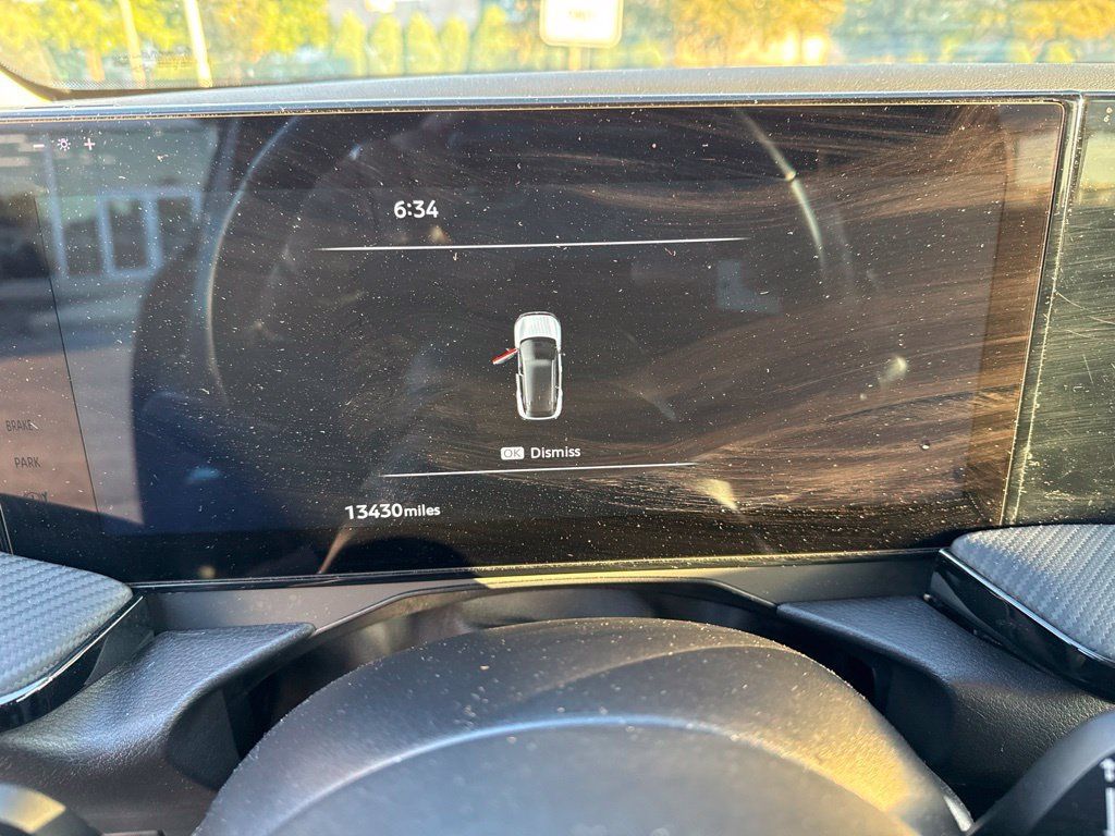 Used 2026 Nissan Kicks SR AWD/4WD image 5