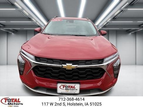 New 2026 Chevrolet Trax LT w/ Sunroof Package FWD image 2