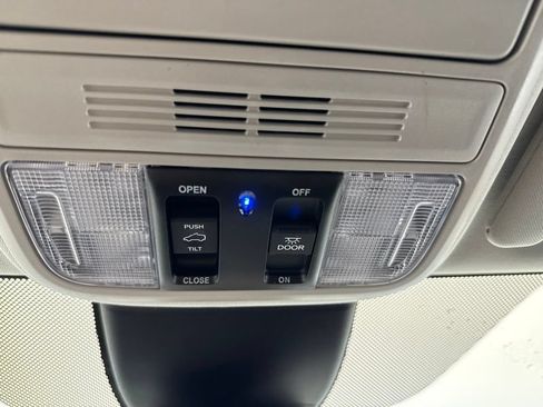 Used 2025 Honda Odyssey Elite image 41