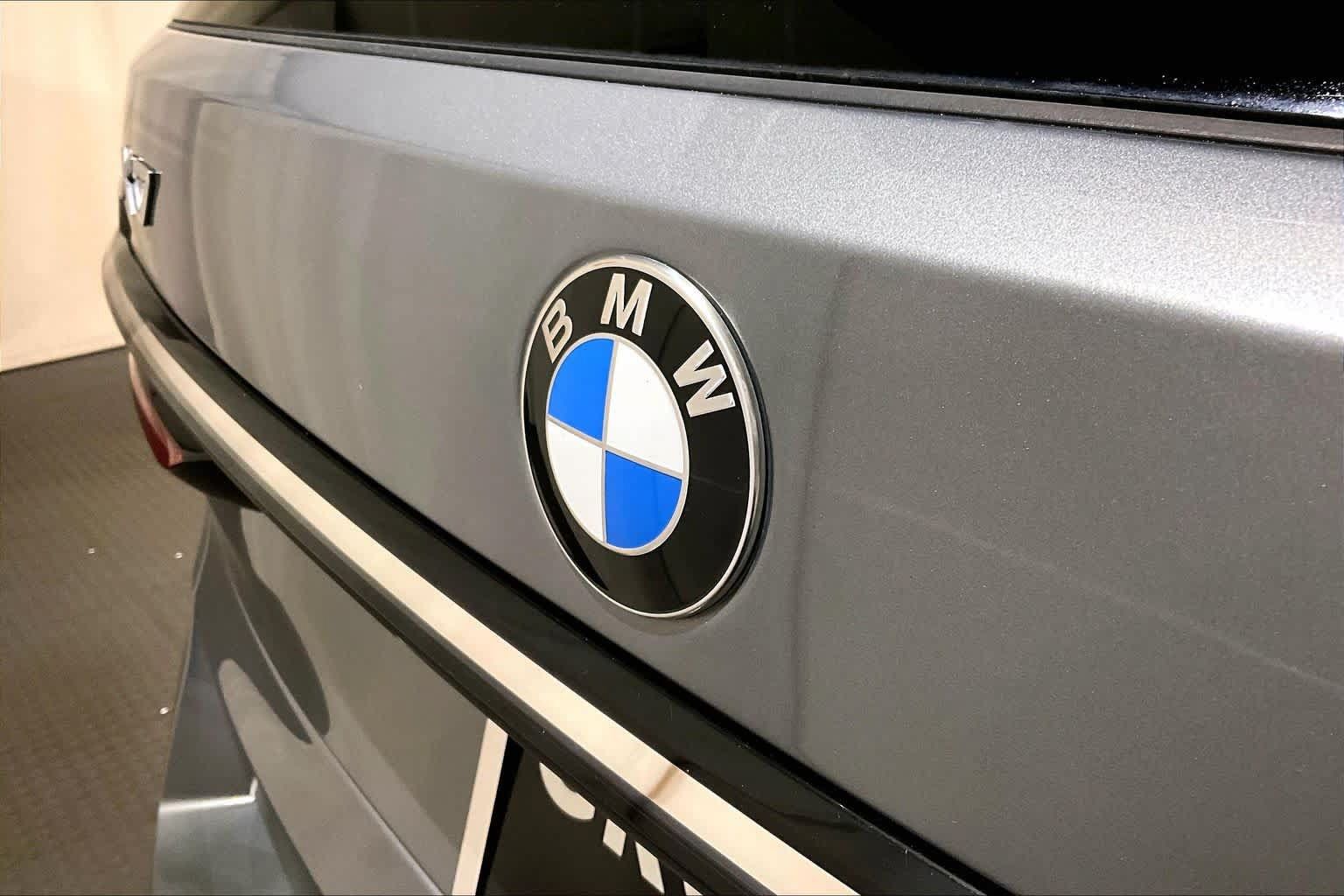 Used 2023 BMW X7 xDrive40i w/ Executive Package AWD/4WD image 32