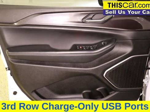 Used 2022 Jeep Grand Cherokee L Laredo w/ Luxury Tech Group I RWD image 32