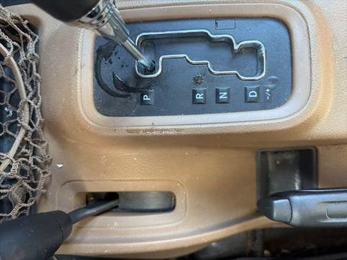 Used 2017 Jeep Wrangler Unlimited Sahara w/ Connectivity Group image 26