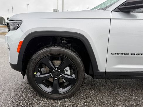 New 2025 Jeep Grand Cherokee Altitude image 27