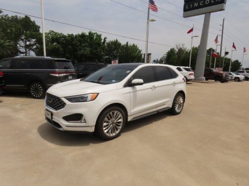 Used 2020 Ford Edge Titanium w/ Equipment Group 301A FWD image 2