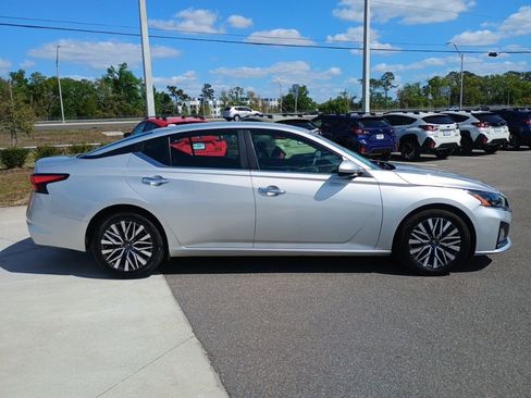 Used 2023 Nissan Altima 2.5 SV image 4