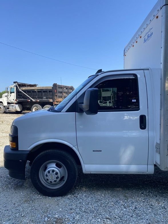 Used 2020 Chevrolet Express 3500 Extended w/ Driver Convenience Package RWD image 2