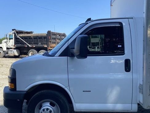 Used 2020 Chevrolet Express 3500 Extended w/ Driver Convenience Package RWD image 2