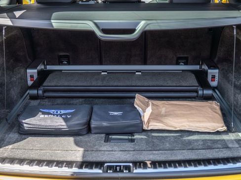 Used 2019 Bentley Bentayga image 41