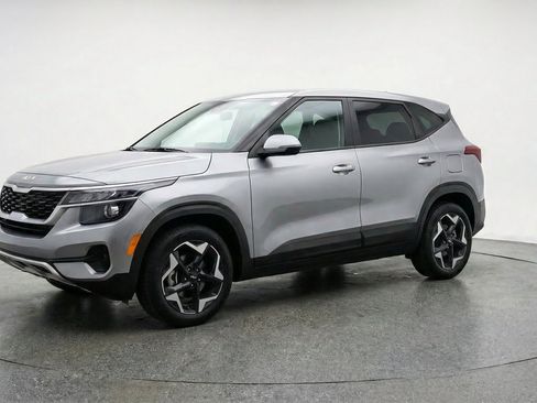 Used 2025 Kia Seltos S FWD image 3