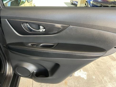 Used 2018 Nissan Rogue SV w/ Sun & Sound Touring Package AWD/4WD image 17