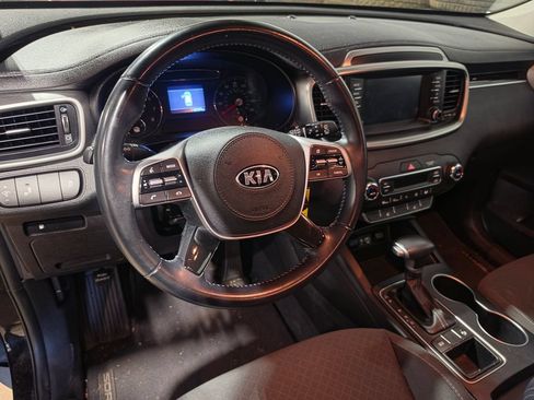 Used 2020 Kia Sorento LX w/ LX I4 Convenience Package FWD image 4