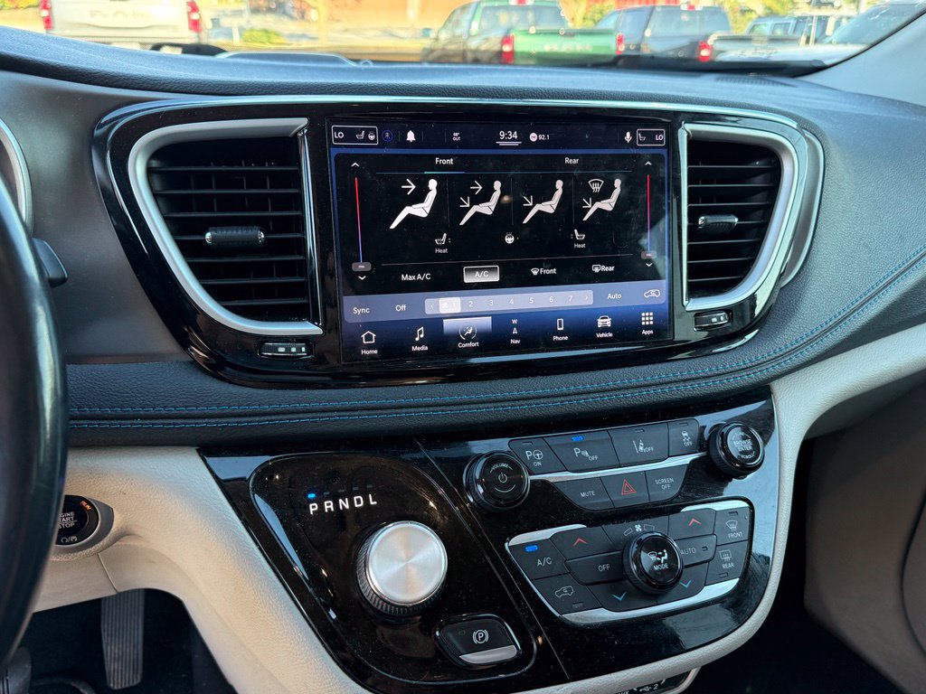 Used 2021 Chrysler Pacifica Touring-L FWD image 19