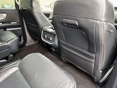 Used 2025 Ford Expedition Platinum AWD/4WD image 14
