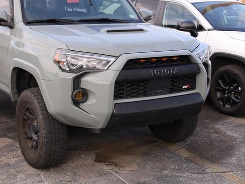 Used 2022 Toyota 4Runner TRD Off-Road Premium w/ Moonroof Package AWD/4WD image 2
